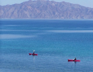  Kayaking 